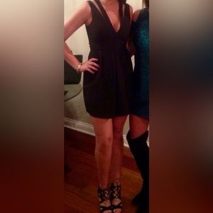 BCBG BLACK MINI DRESS SIZE 08